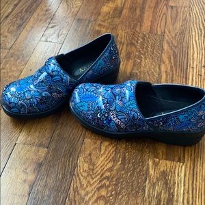 Nursing shoes